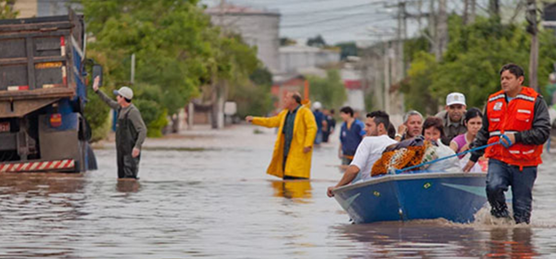 Banner do projeto SOS da Associação Verde Esperança, com chamada para ações de apoio emergencial, voluntariado e doações em desastres ambientais.