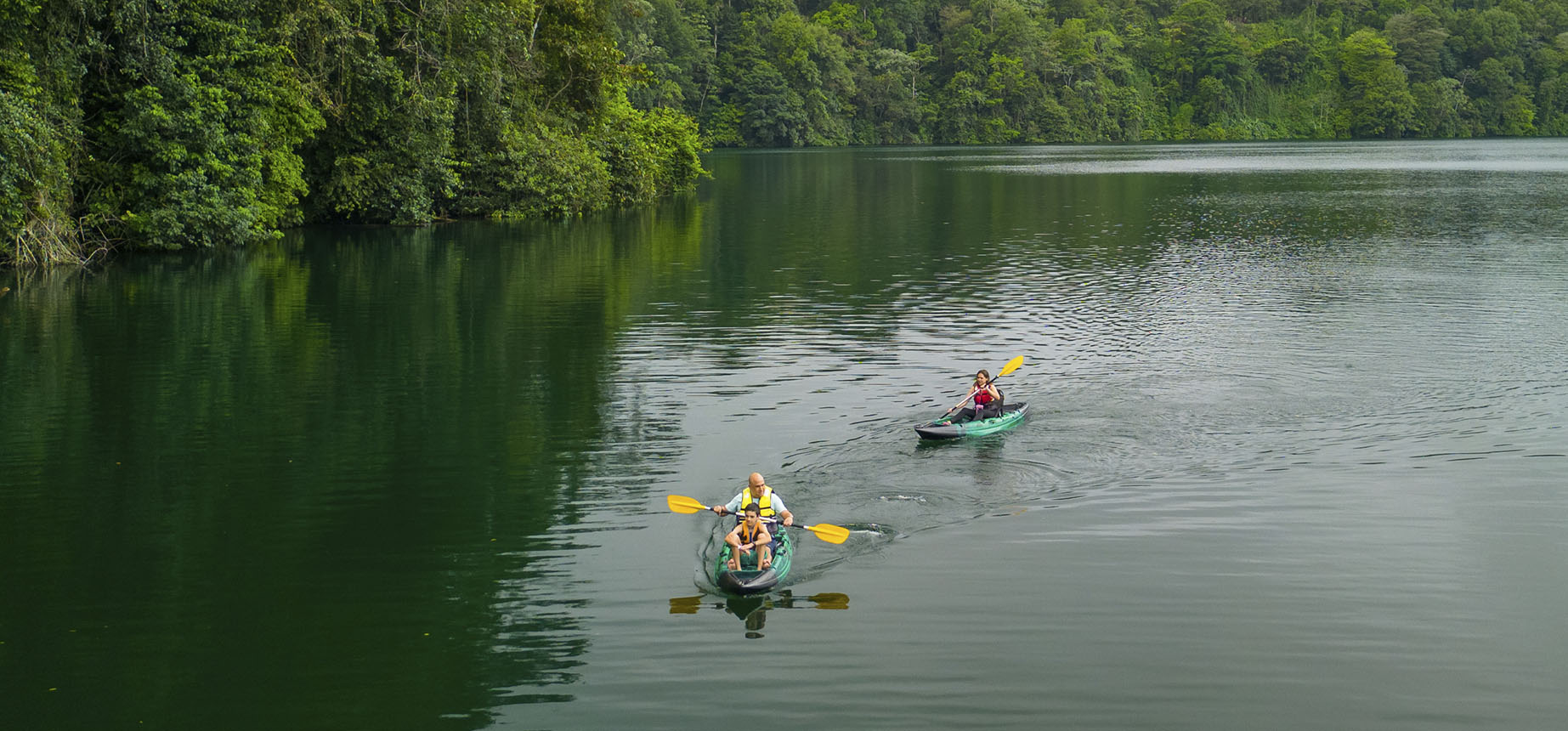 Banner do projeto Turismo Regenerativo da Associação Verde Esperança, com chamada para roteiros culturais, ambientais e gastronômicos conectando visitantes à natureza e à cultura local.