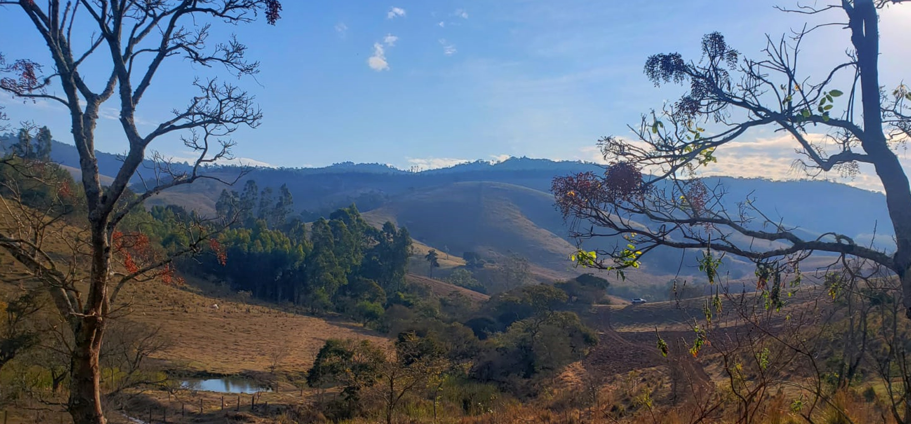 Banner do projeto Vila Quatro Cantos da Associação Verde Esperança, com chamada para ações de manutenção e acessibilidade em espaço agroecológico de formação e acolhimento comunitário.

